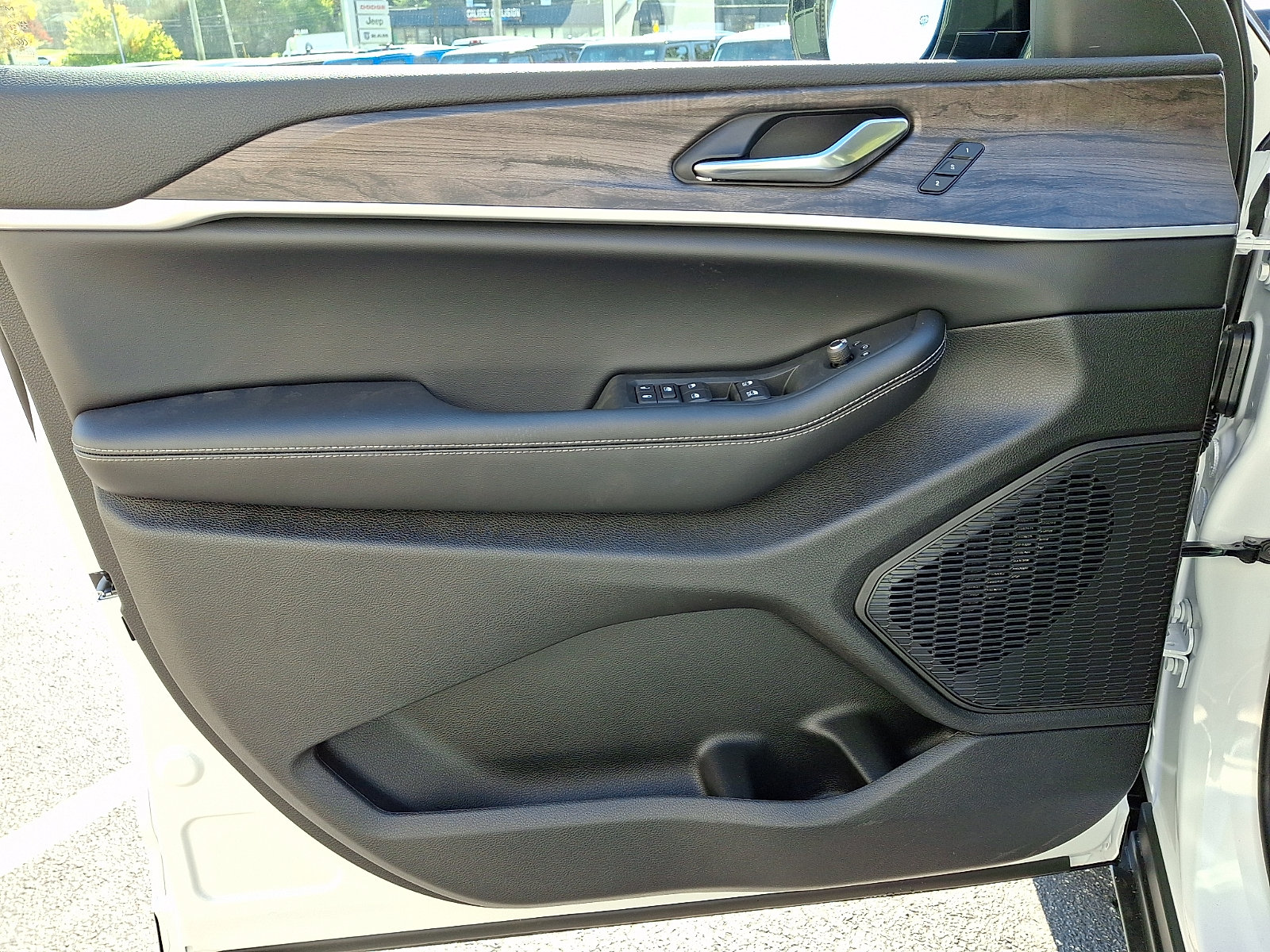 New 2027 Jeep Grand Cherokee Limited AWD/4WD image 8
