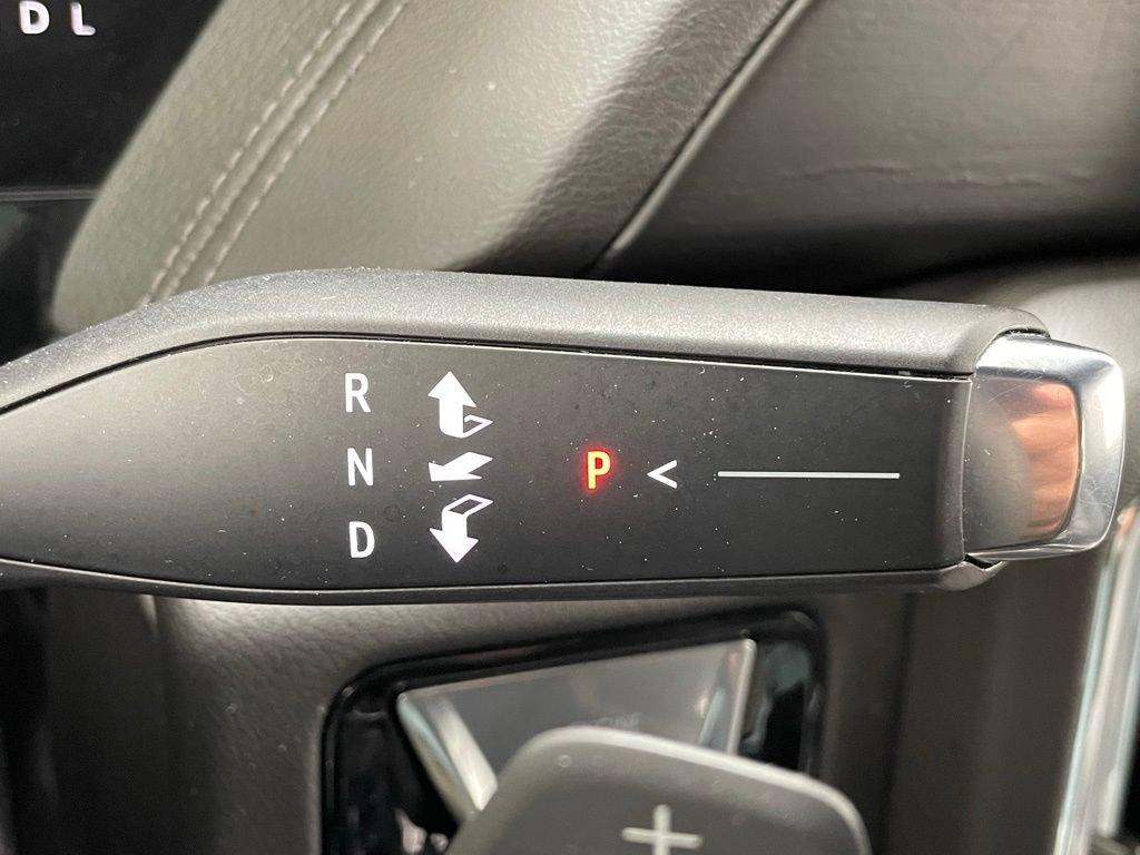 Used 2025 GMC Yukon Denali AWD/4WD image 32
