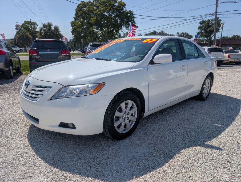 Used 2007 Toyota Camry XLE FWD image 3