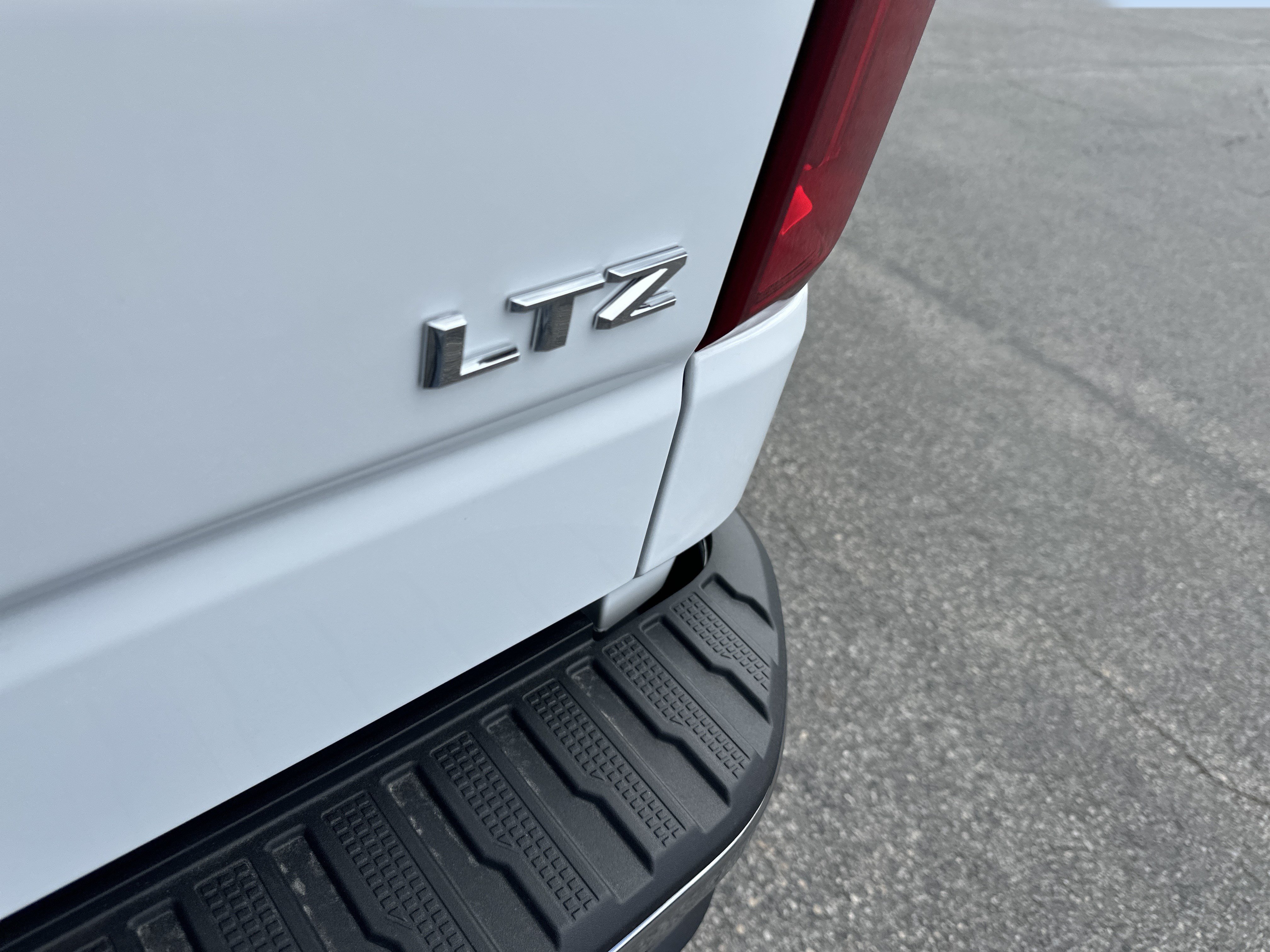 New 2026 Chevrolet Silverado 1500 LTZ w/ LTZ Premium Package AWD/4WD image 6
