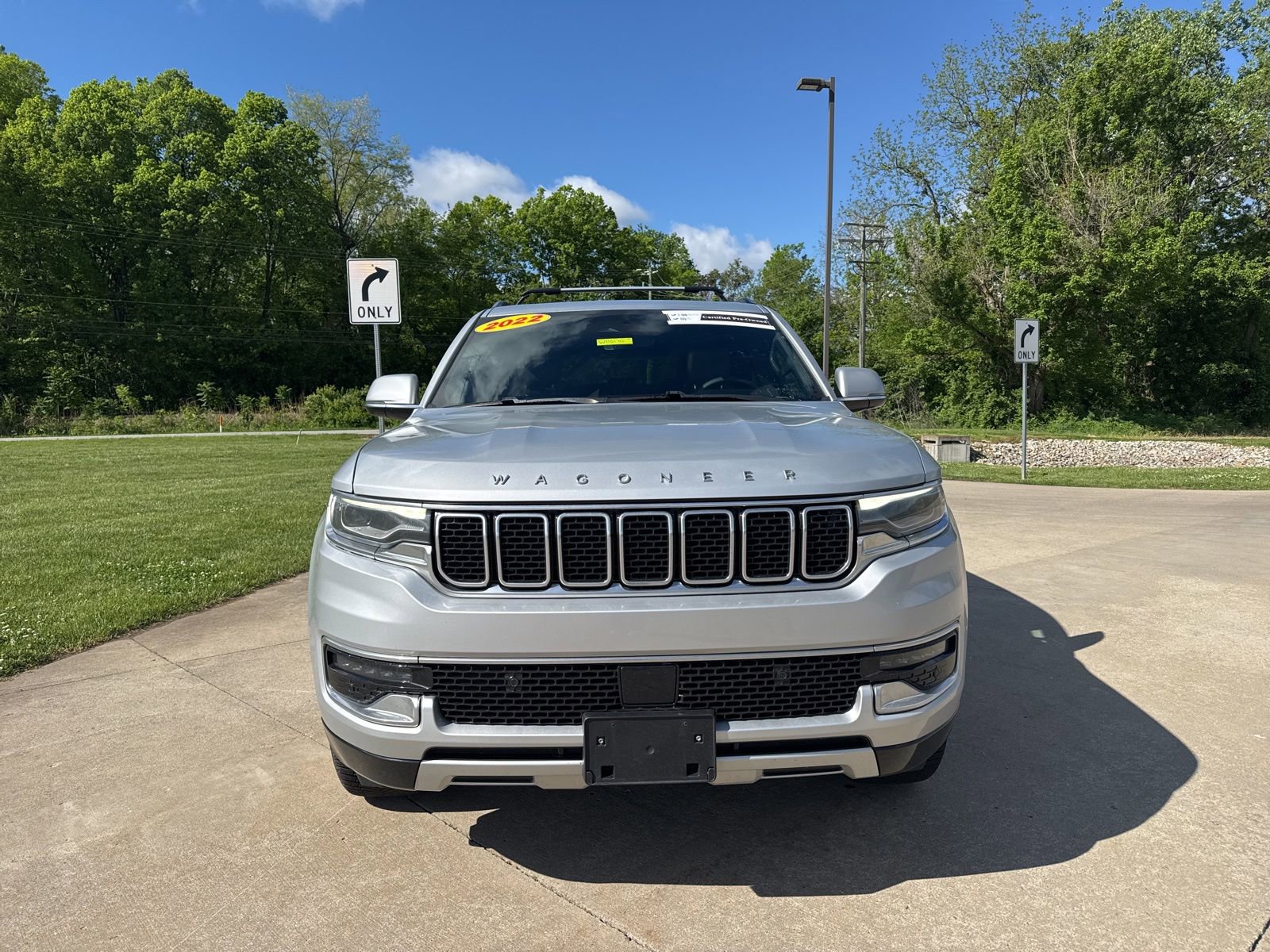 Used 2022 Jeep Wagoneer Series II w/ Premium Group I AWD/4WD image 2