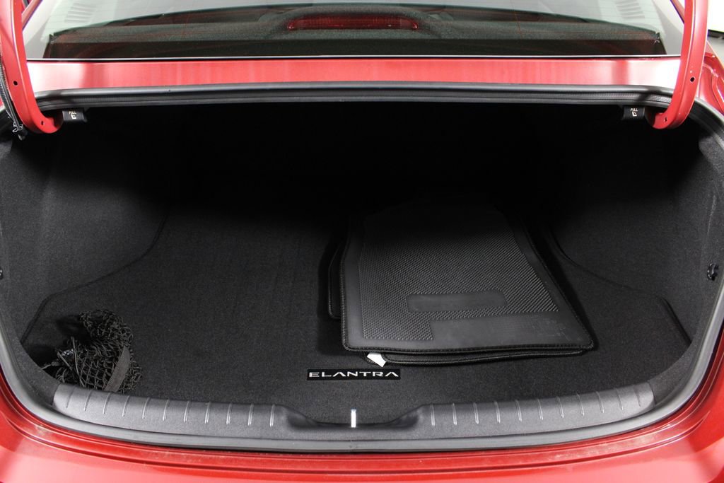 Certified 2025 Hyundai Elantra SE image 16