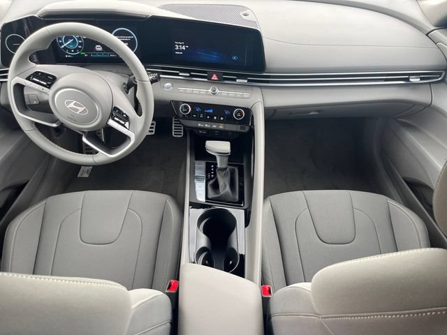 Certified 2025 Hyundai Elantra SEL FWD image 12