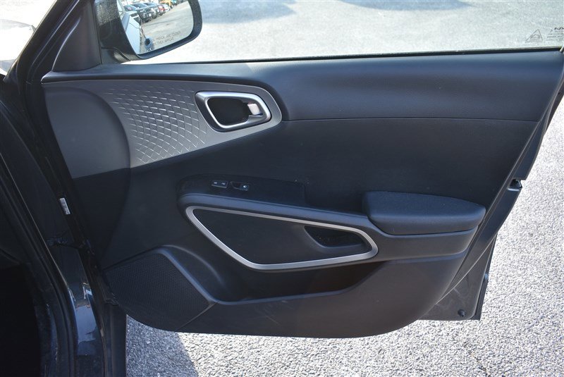 Used 2023 Kia Soul LX w/ LX Technology Package image 23