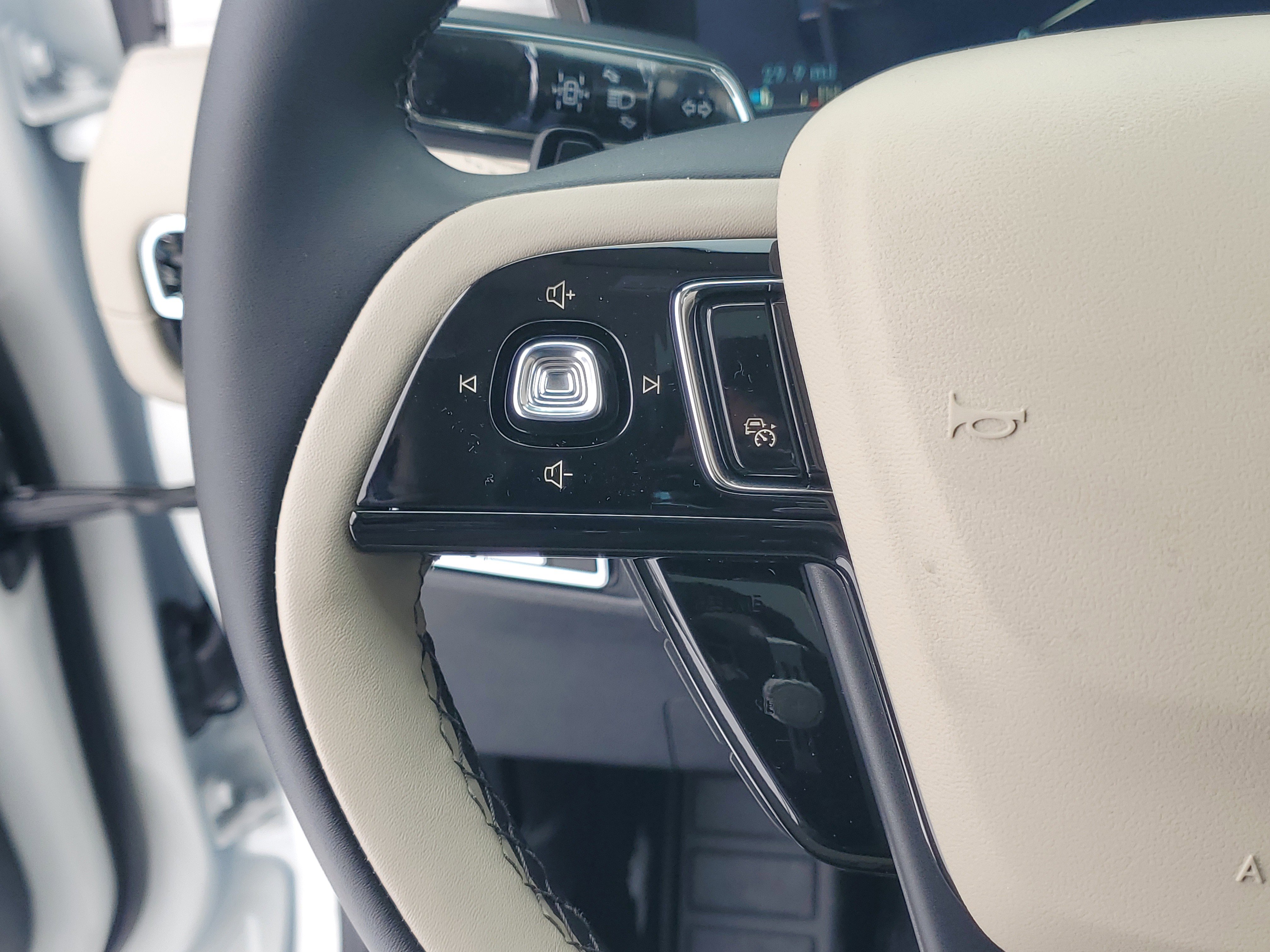 New 2026 Lincoln Corsair Premiere image 17