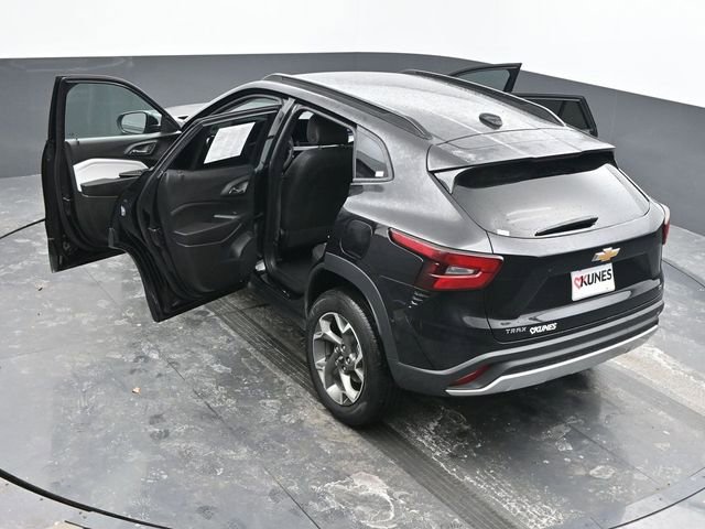 Used 2025 Chevrolet Trax LT image 63