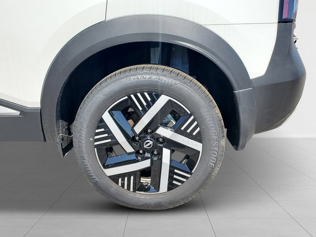 Used 2026 Nissan Kicks SV w/ Charging Package FWD image 9
