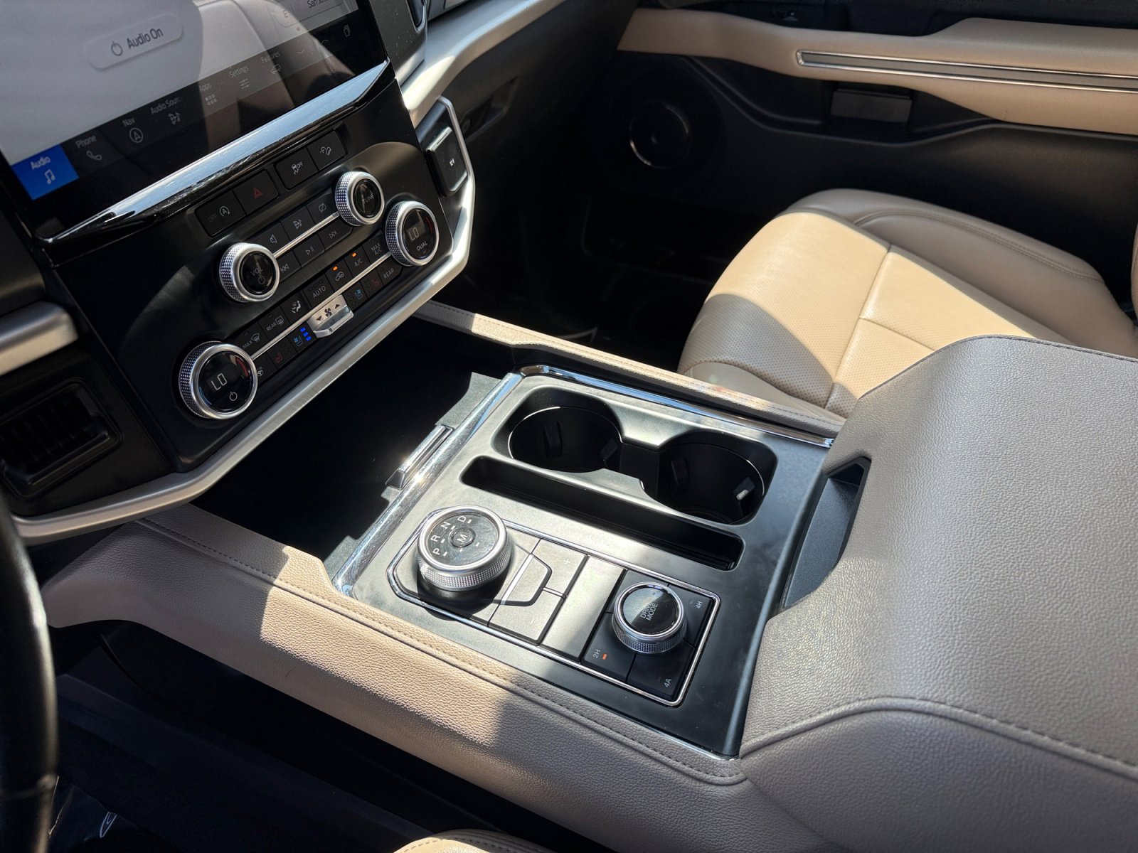 Certified 2024 Ford Expedition XLT image 13