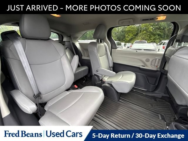 Used 2022 Toyota Sienna XLE w/ XLE Plus Package FWD image 12
