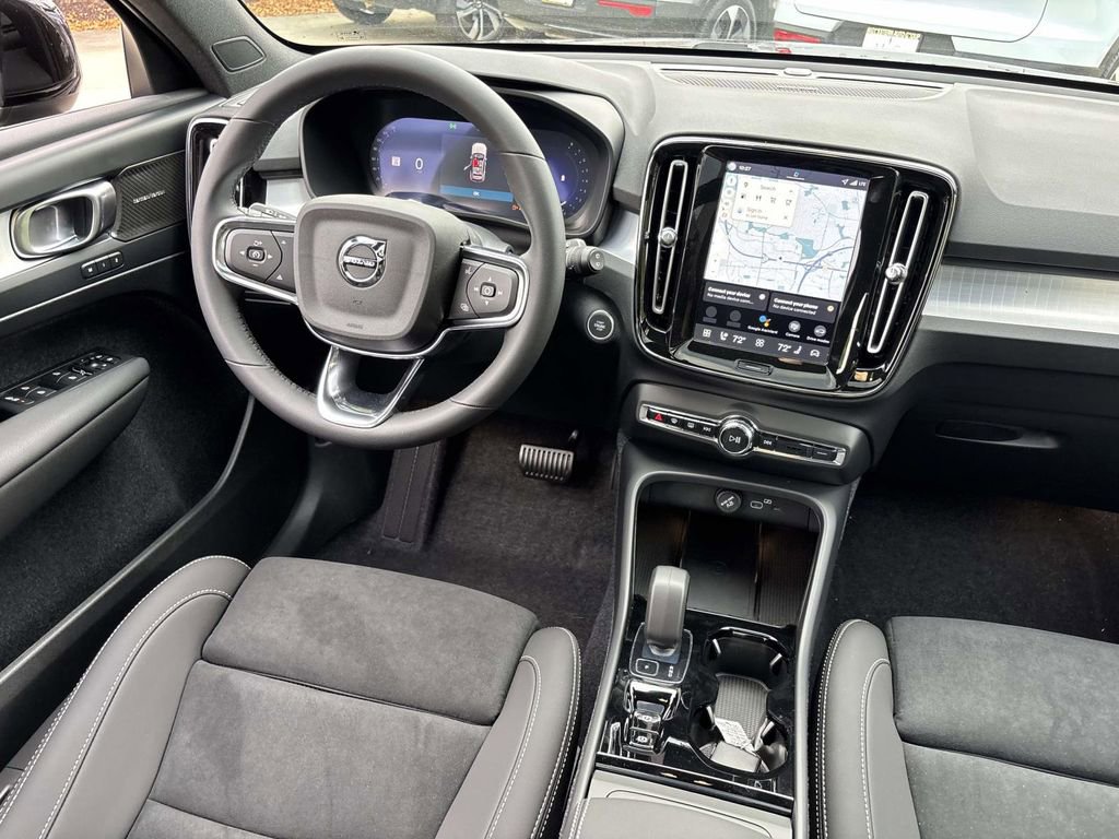 New 2026 Volvo XC40 B5 Ultra w/ Protection Package Premier image 30