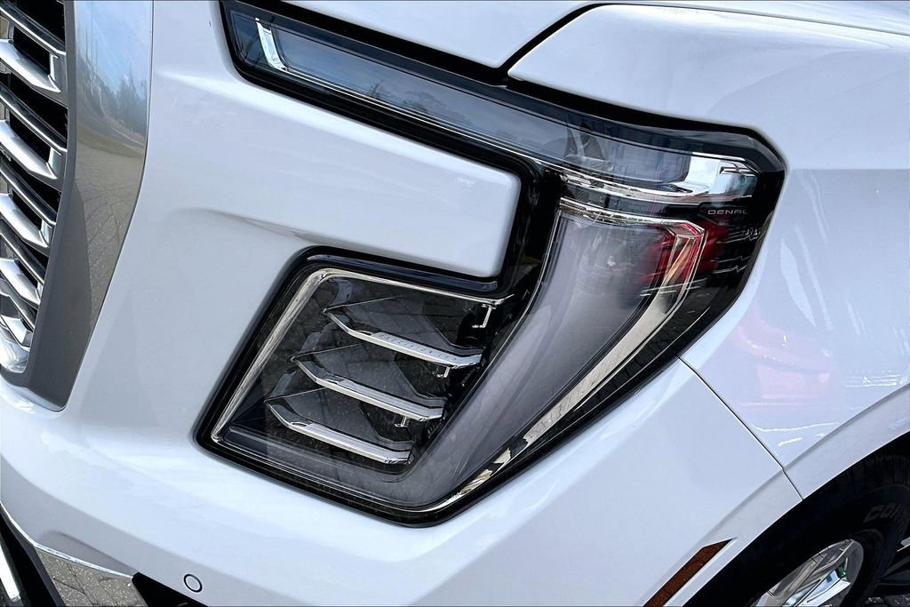 Used 2025 GMC Yukon XL Denali image 32