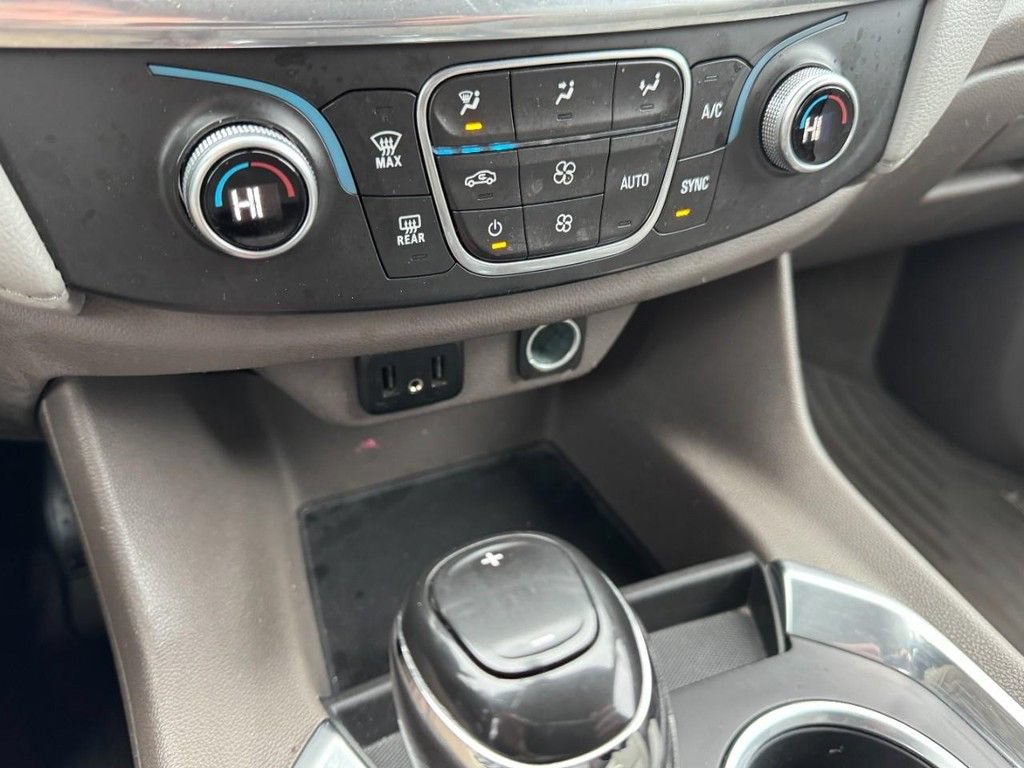Used 2019 Chevrolet Traverse LT FWD image 18