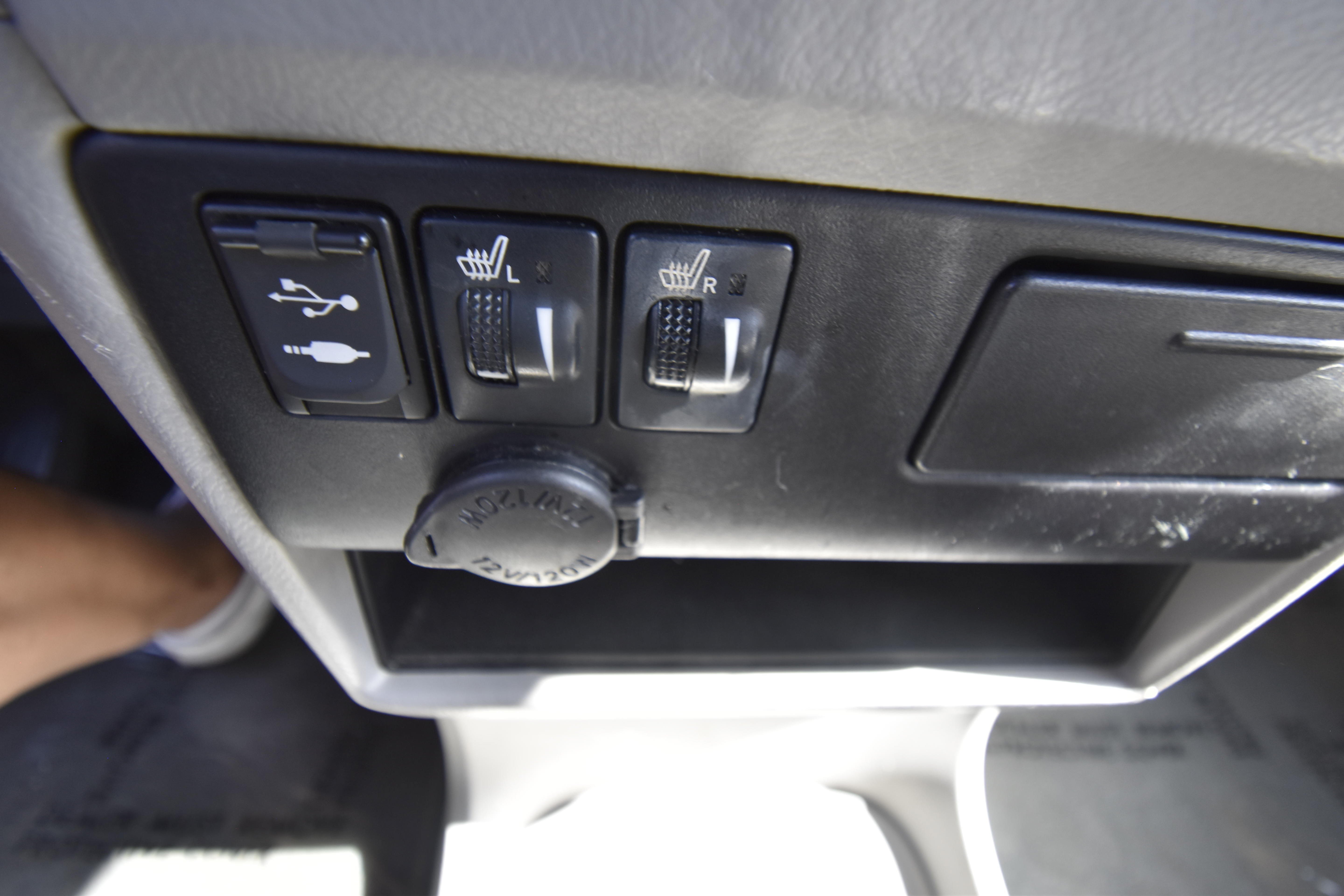 Used 2017 Toyota Sienna XLE FWD image 12