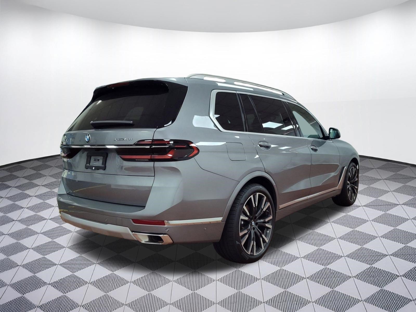 Used 2025 BMW X7 xDrive40i w/ Premium Package AWD/4WD image 9
