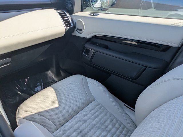 Used 2025 Land Rover Discovery S image 13