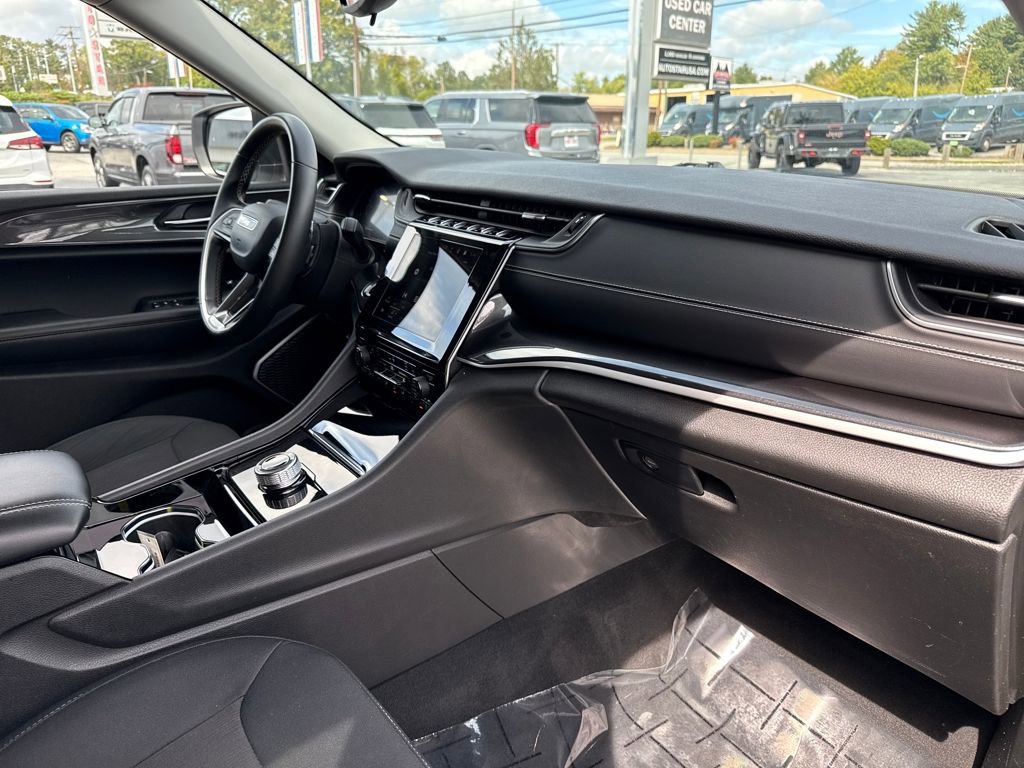 Used 2022 Jeep Grand Cherokee Laredo w/ Luxury Tech Group I image 15