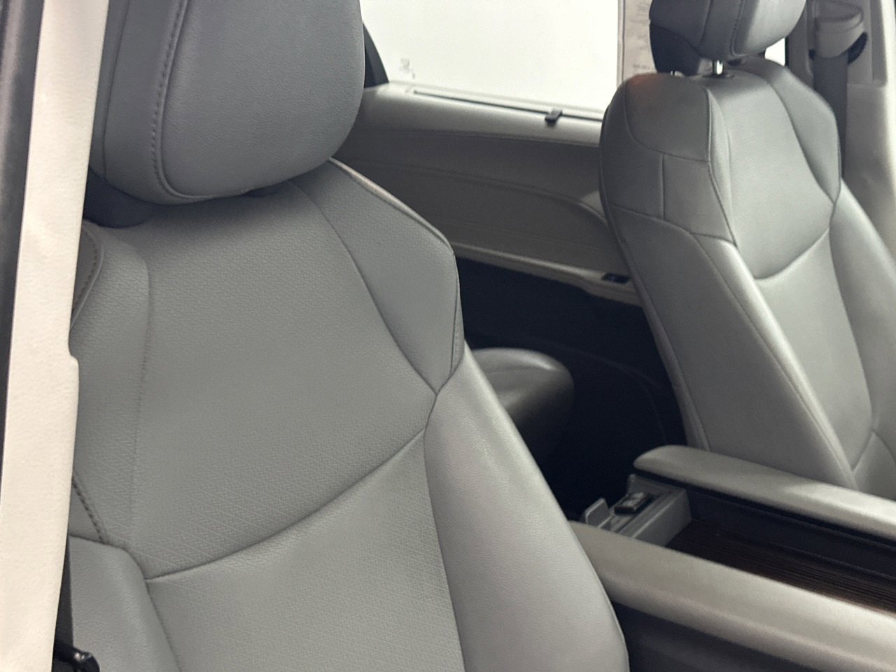 Used 2021 Toyota Sienna XLE image 11