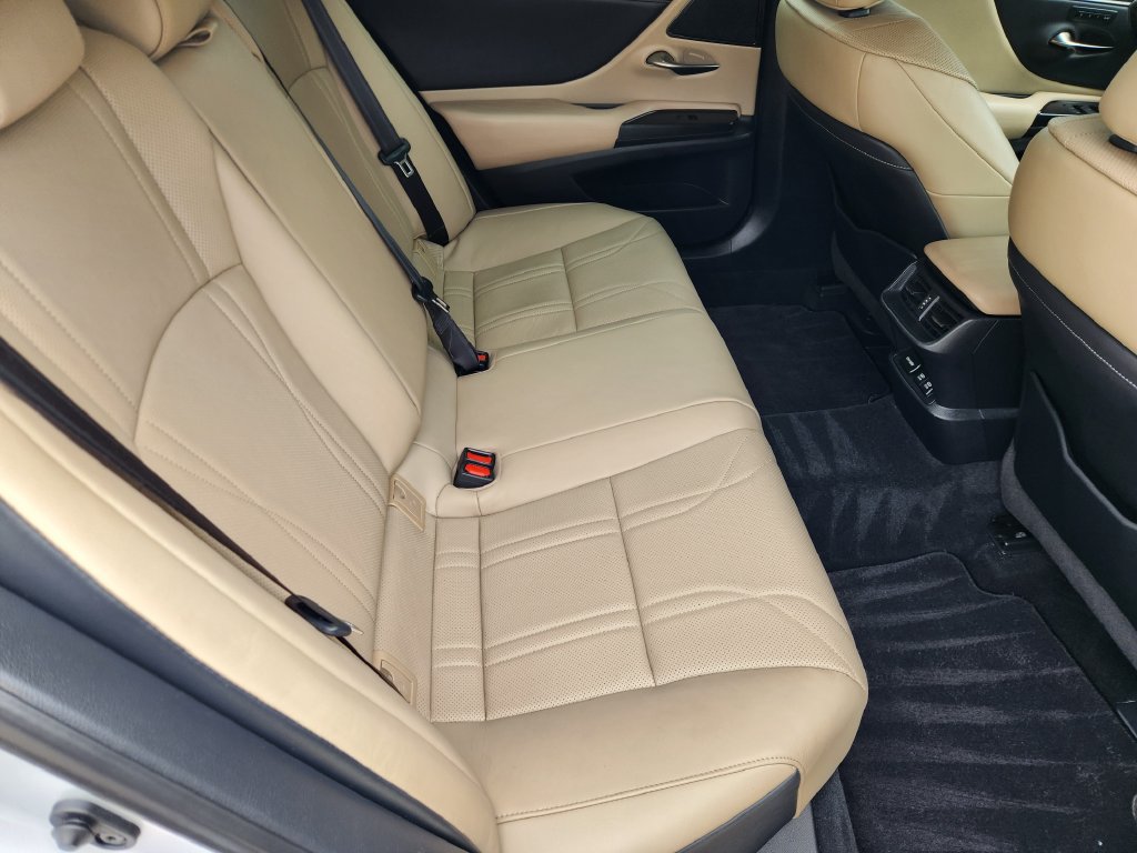 Used 2019 Lexus ES 350 Ultra Luxury w/ Accessory Package 2 FWD image 31