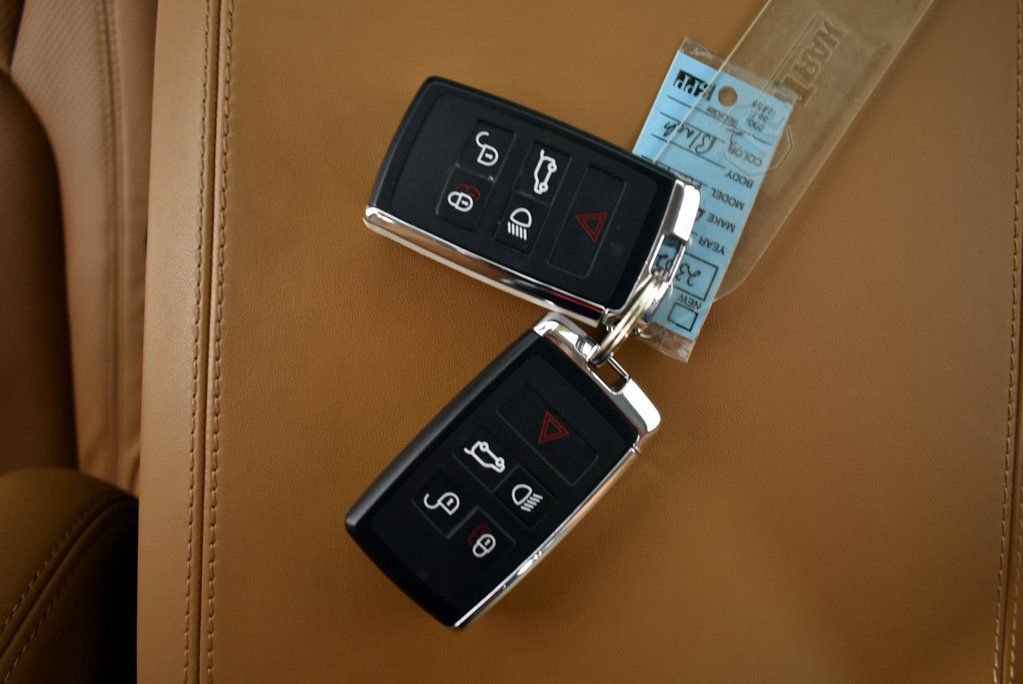 Used 2024 Land Rover Defender 130 S image 44