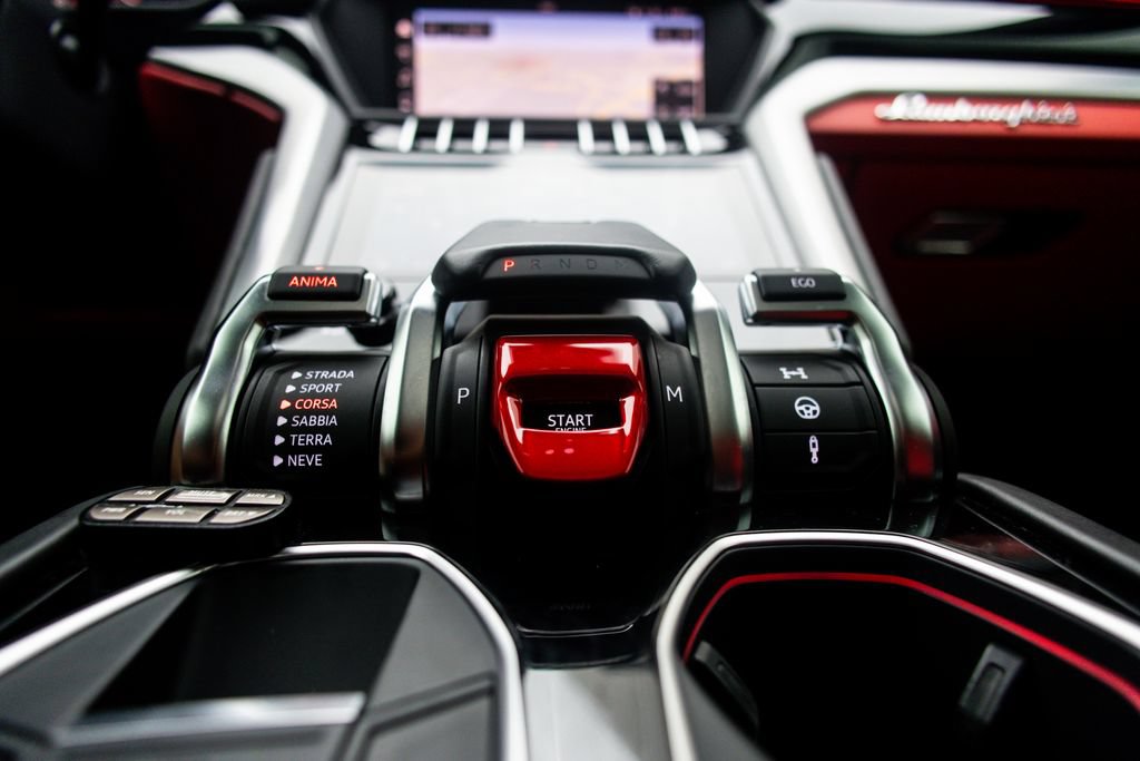 Used 2019 Lamborghini Urus AWD/4WD image 32