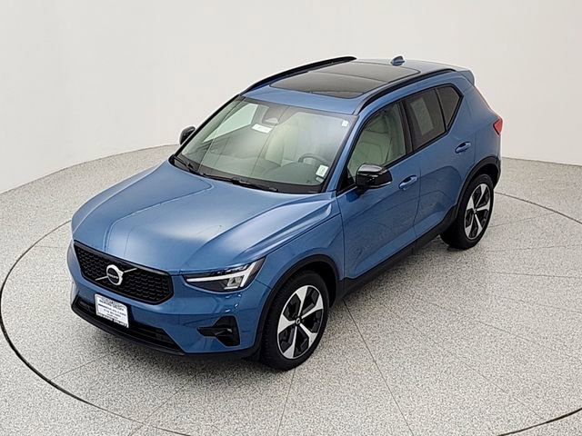 Certified 2023 Volvo XC40 B5 Plus w/ Climate Package AWD/4WD image 13