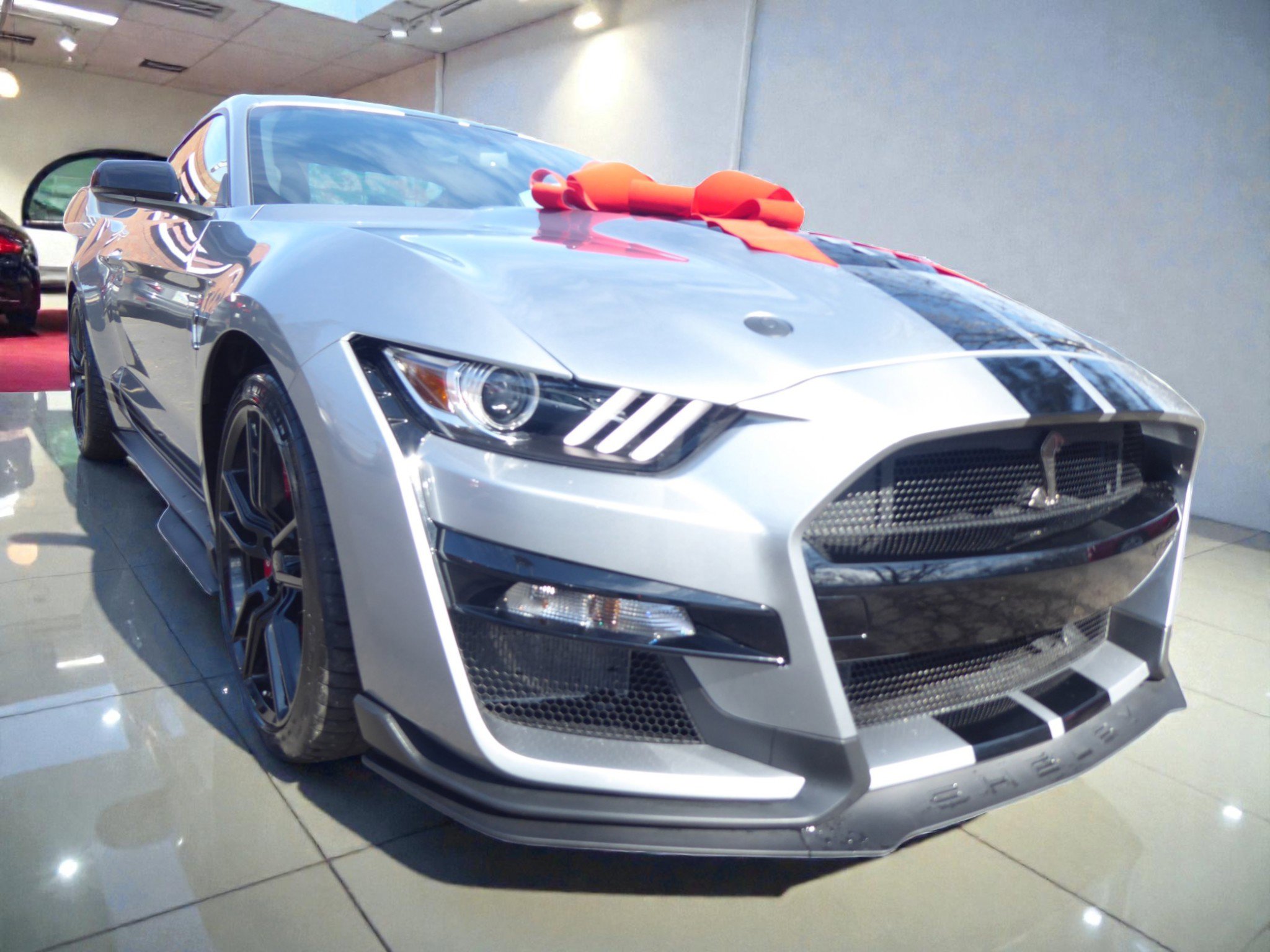 Used 2021 Ford Mustang Shelby GT500 w/ Technology Package RWD image 4