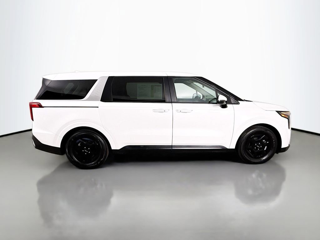 Used 2025 Kia Carnival image 9