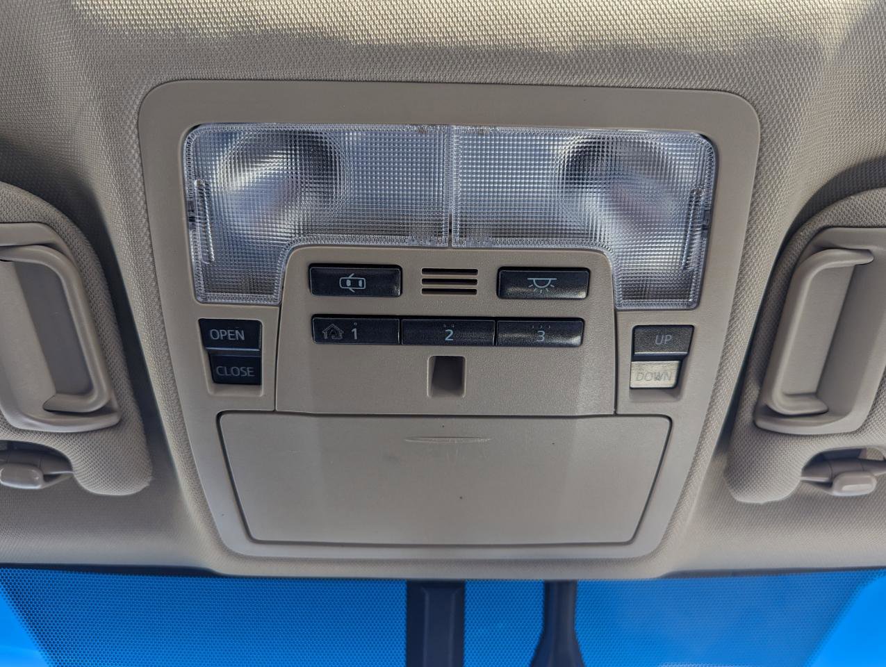 Used 2013 Toyota Camry XLE w/ Leather Pkg image 28