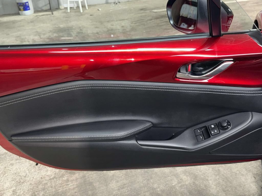 Used 2025 MAZDA MX-5 Miata RF Club w/ Weather Package RWD image 17