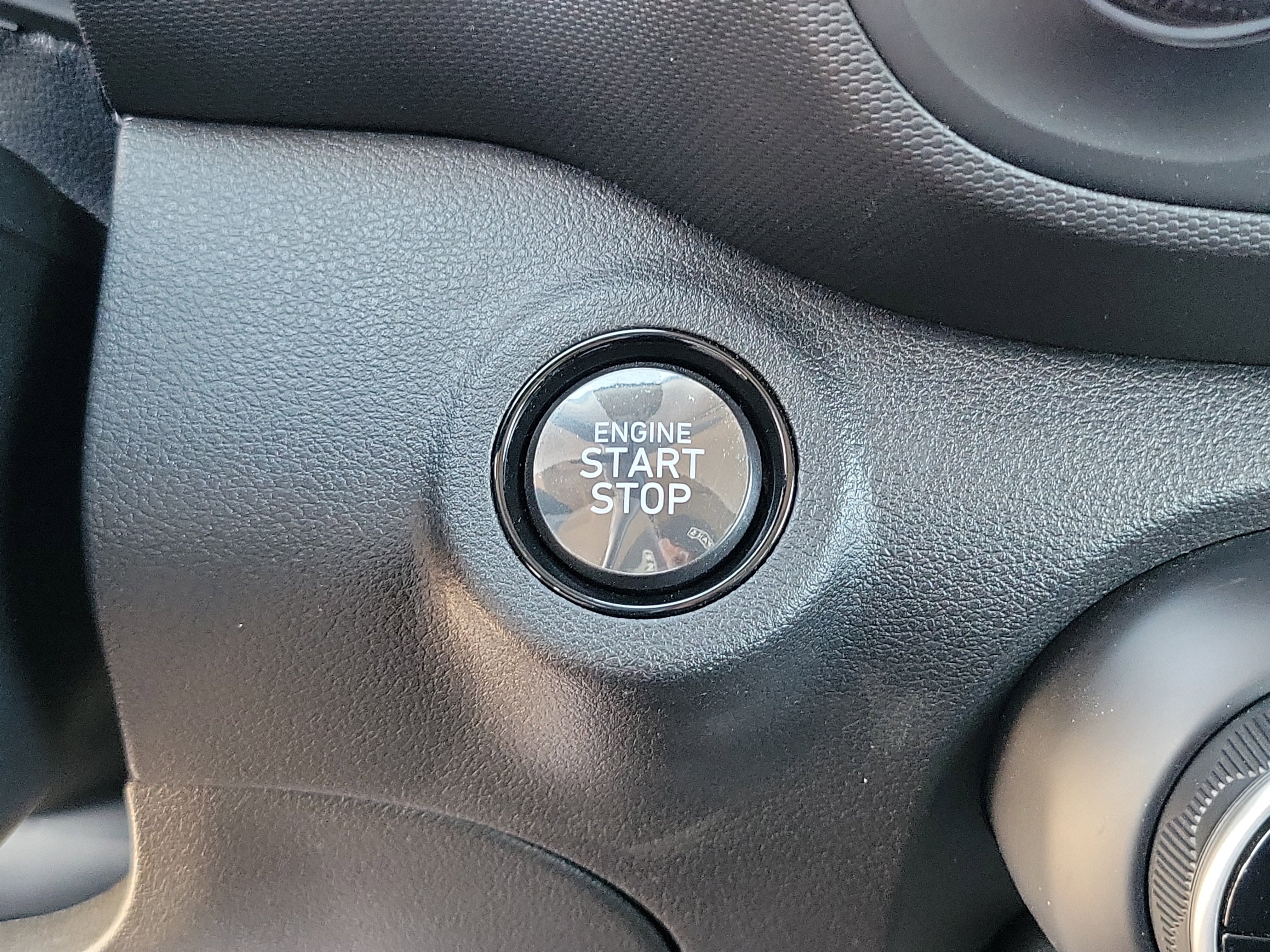 Certified 2025 Hyundai Venue SEL FWD image 13