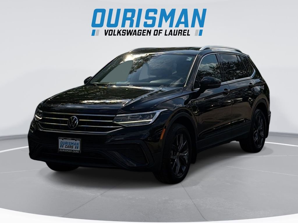 Used 2024 Volkswagen Tiguan SE AWD/4WD image 1
