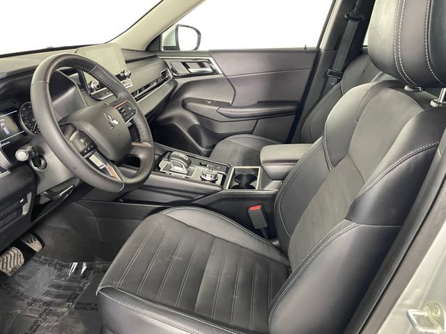 Used 2023 Mitsubishi Outlander SE AWD/4WD image 2