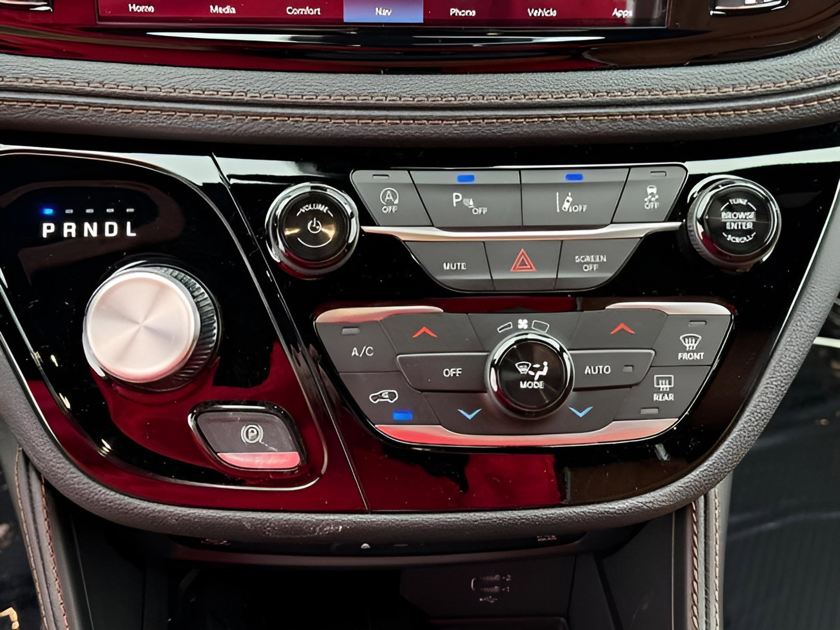 New 2026 Chrysler Pacifica Pinnacle image 24