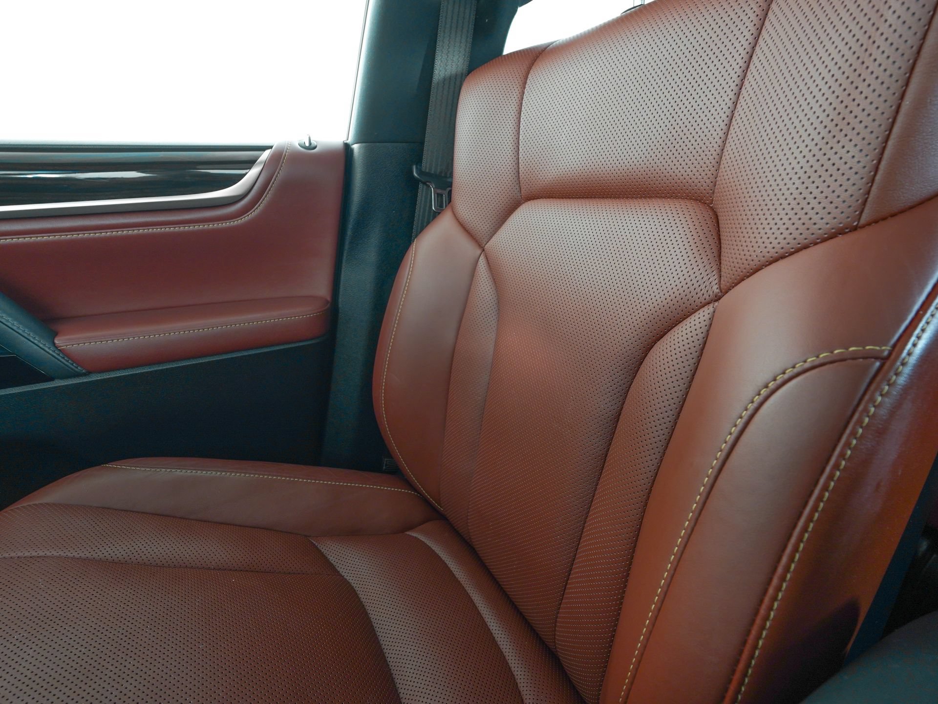 Used 2021 Lexus LX 570 4WD w/ Sport Package image 29