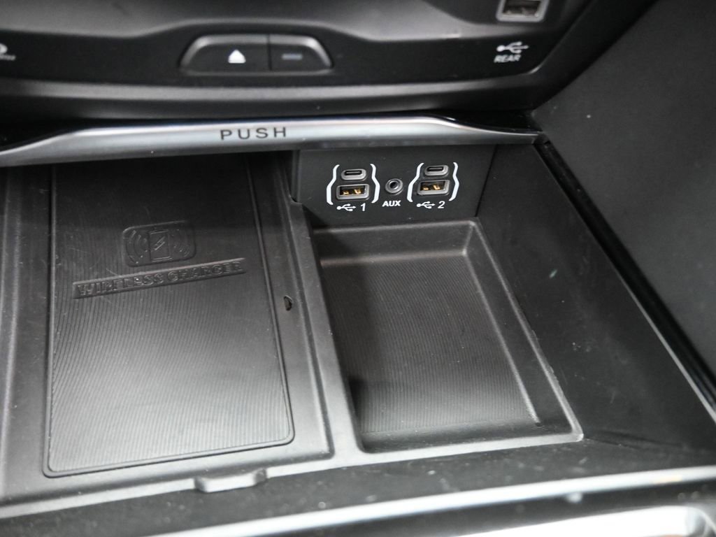 Used 2023 Chrysler Pacifica Pinnacle image 36