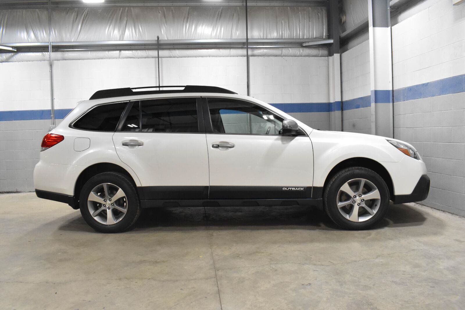 Used 2014 Subaru Outback 2.5i Limited AWD/4WD image 25