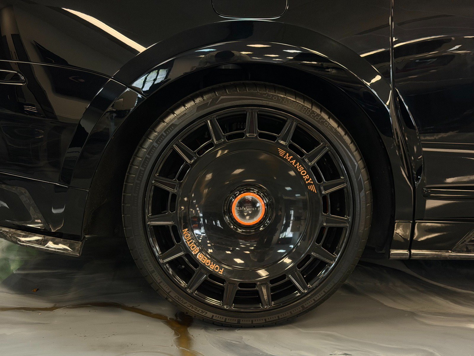 Used 2023 Rolls-Royce Cullinan AWD/4WD image 13