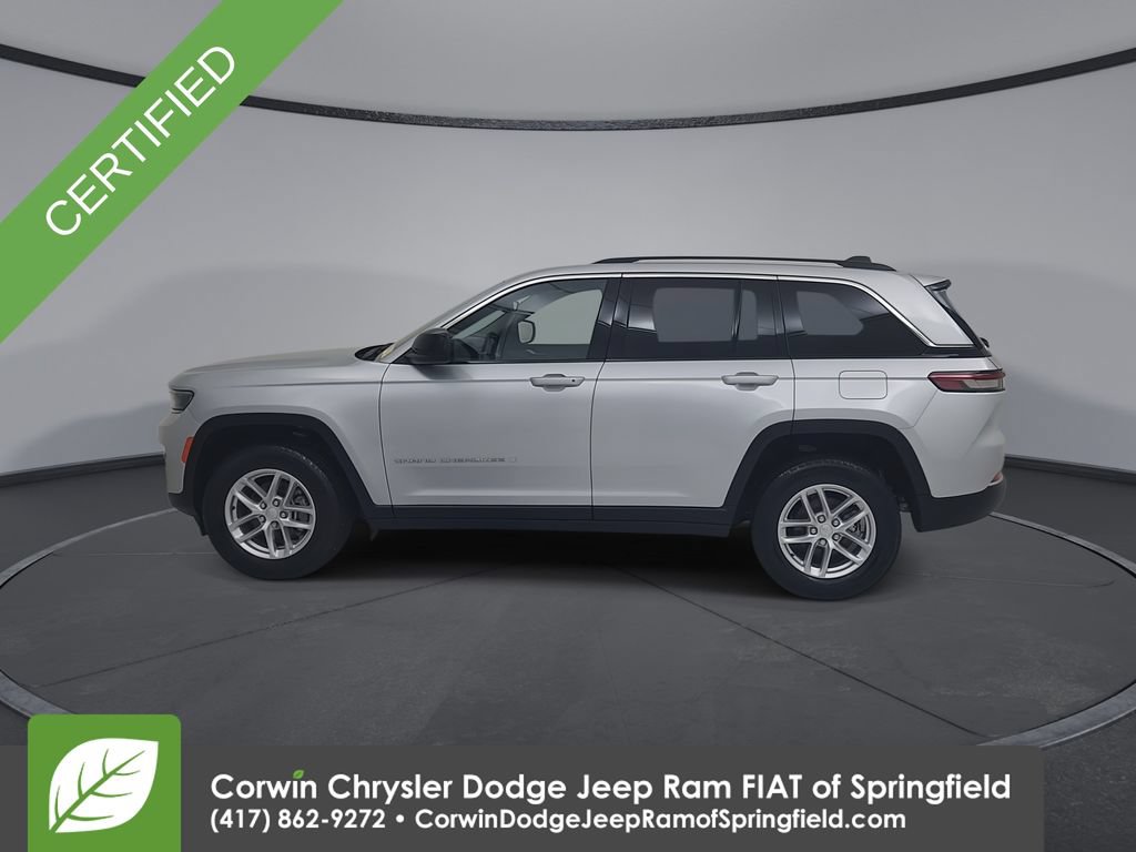 Used 2023 Jeep Grand Cherokee Laredo AWD/4WD image 9