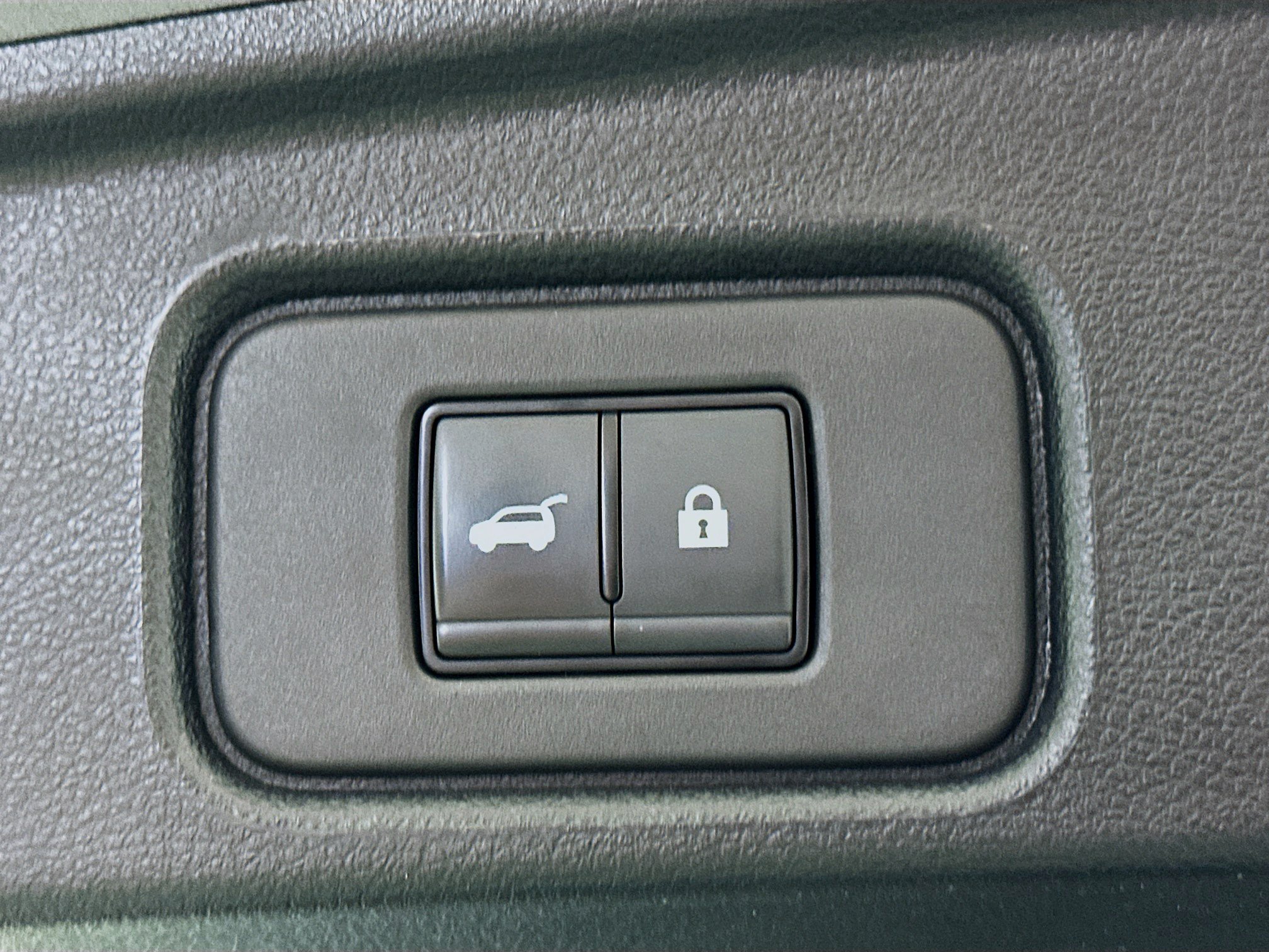 Used 2025 Nissan Pathfinder SV FWD image 31