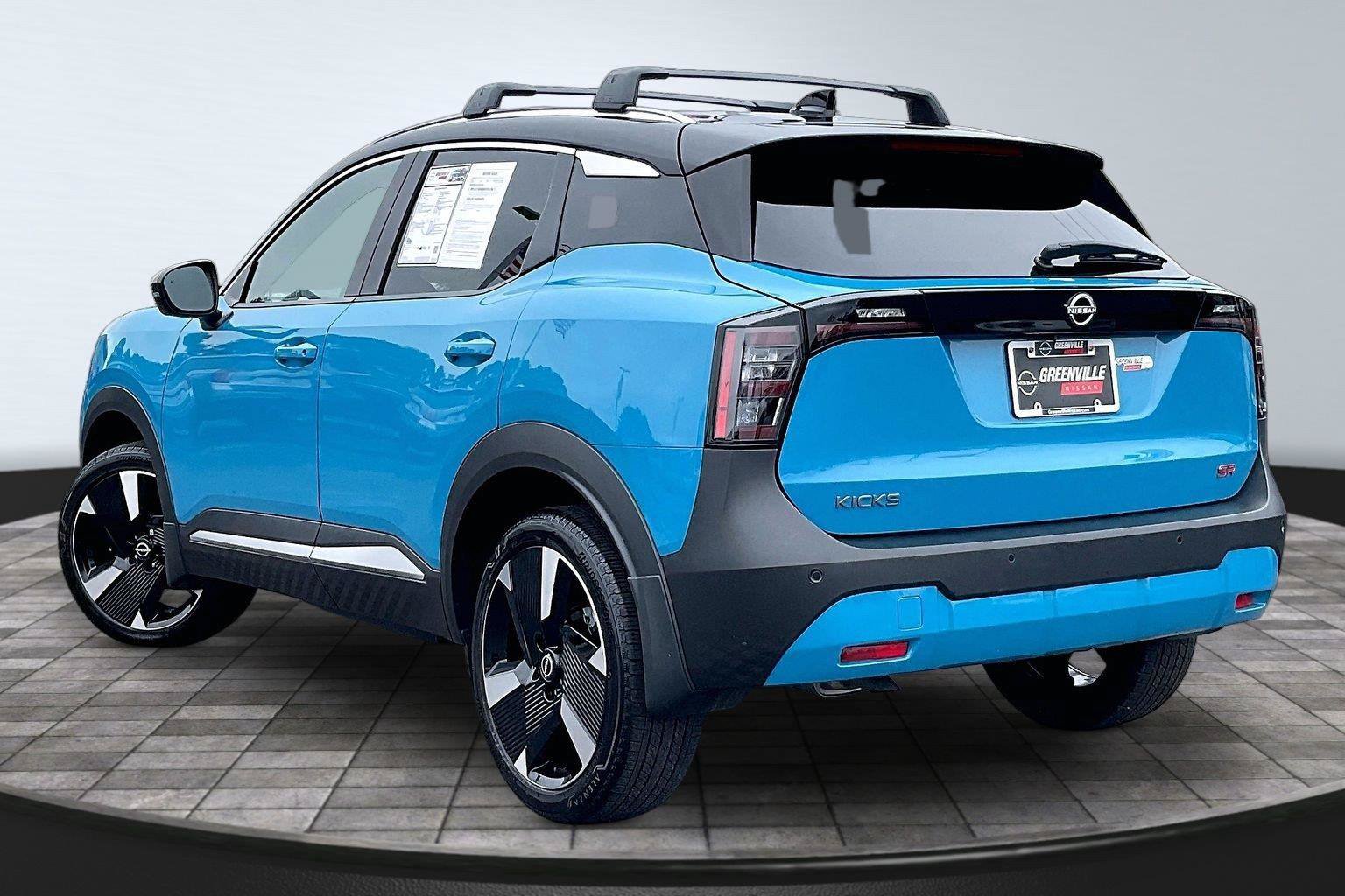 Certified 2026 Nissan Kicks SR FWD image 3