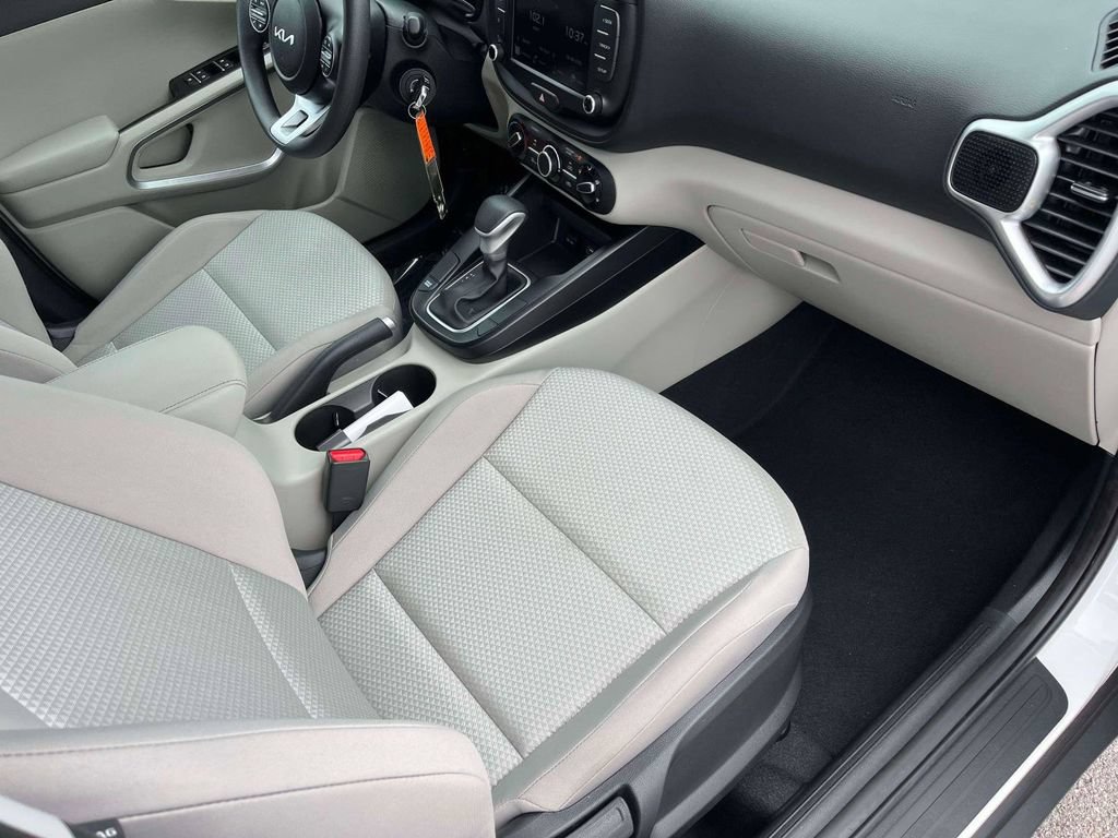Used 2025 Kia Soul LX w/ LX Technology Package FWD image 11