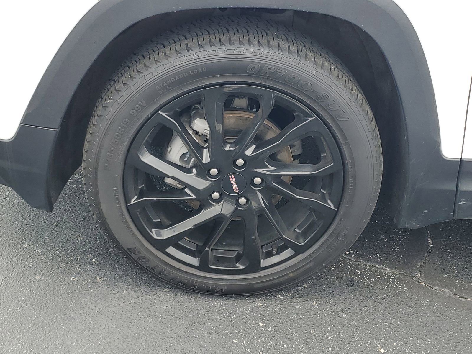 Used 2024 GMC Terrain SLE w/ Driver Convenience Package image 32