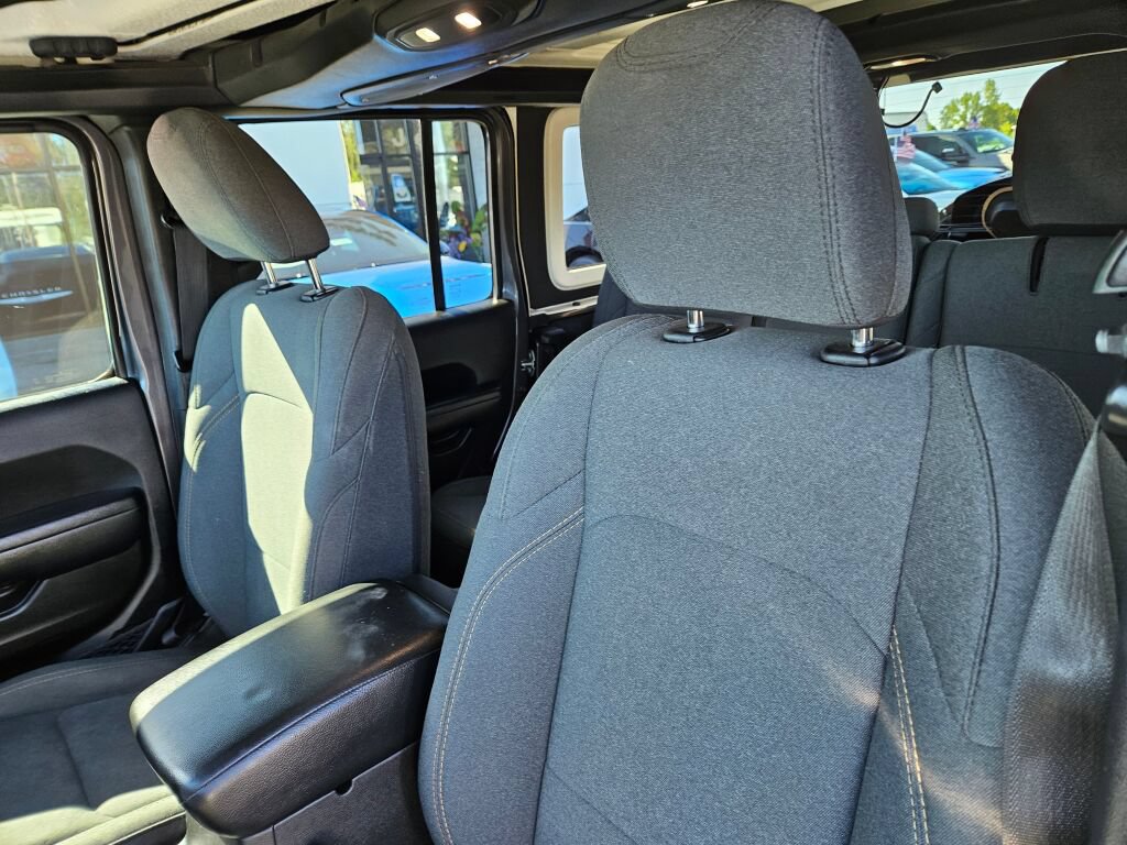 Used 2024 Jeep Wrangler Unlimited AWD/4WD image 17