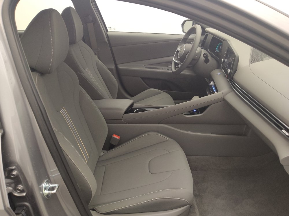 Used 2025 Hyundai Elantra Hybrid FWD image 21
