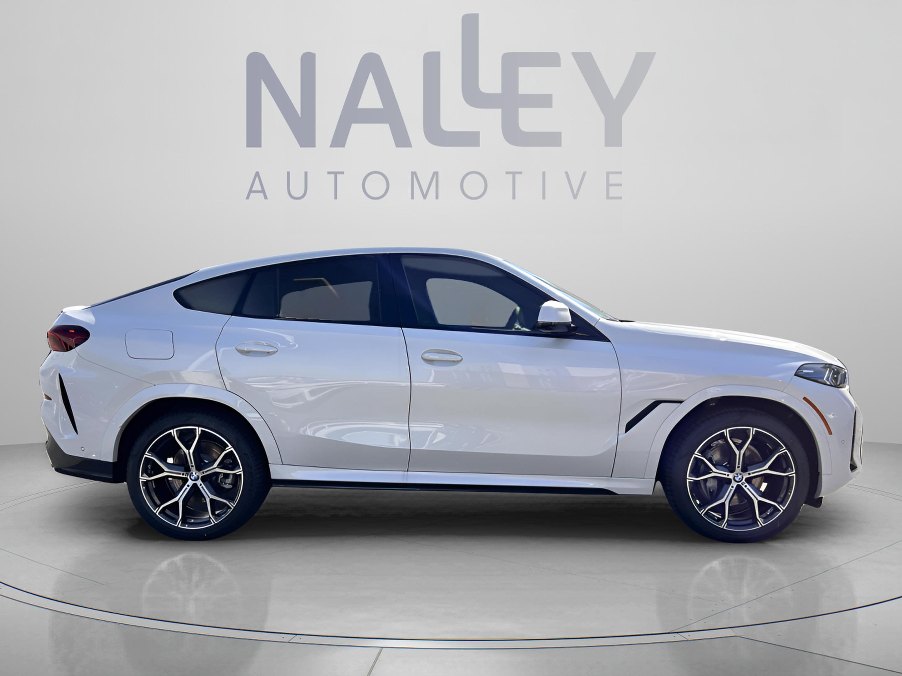 Used 2026 BMW X6 xDrive40i w/ Premium Package AWD/4WD image 5
