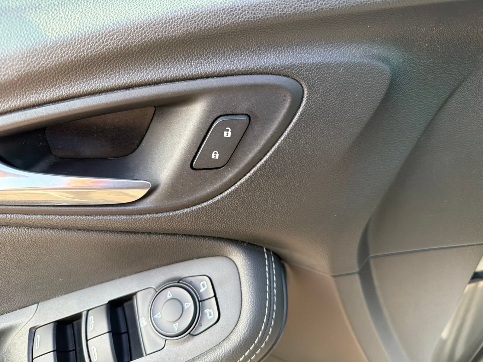 Used 2020 Buick Encore GX Preferred w/ Cold Weather Comfort Package FWD image 9