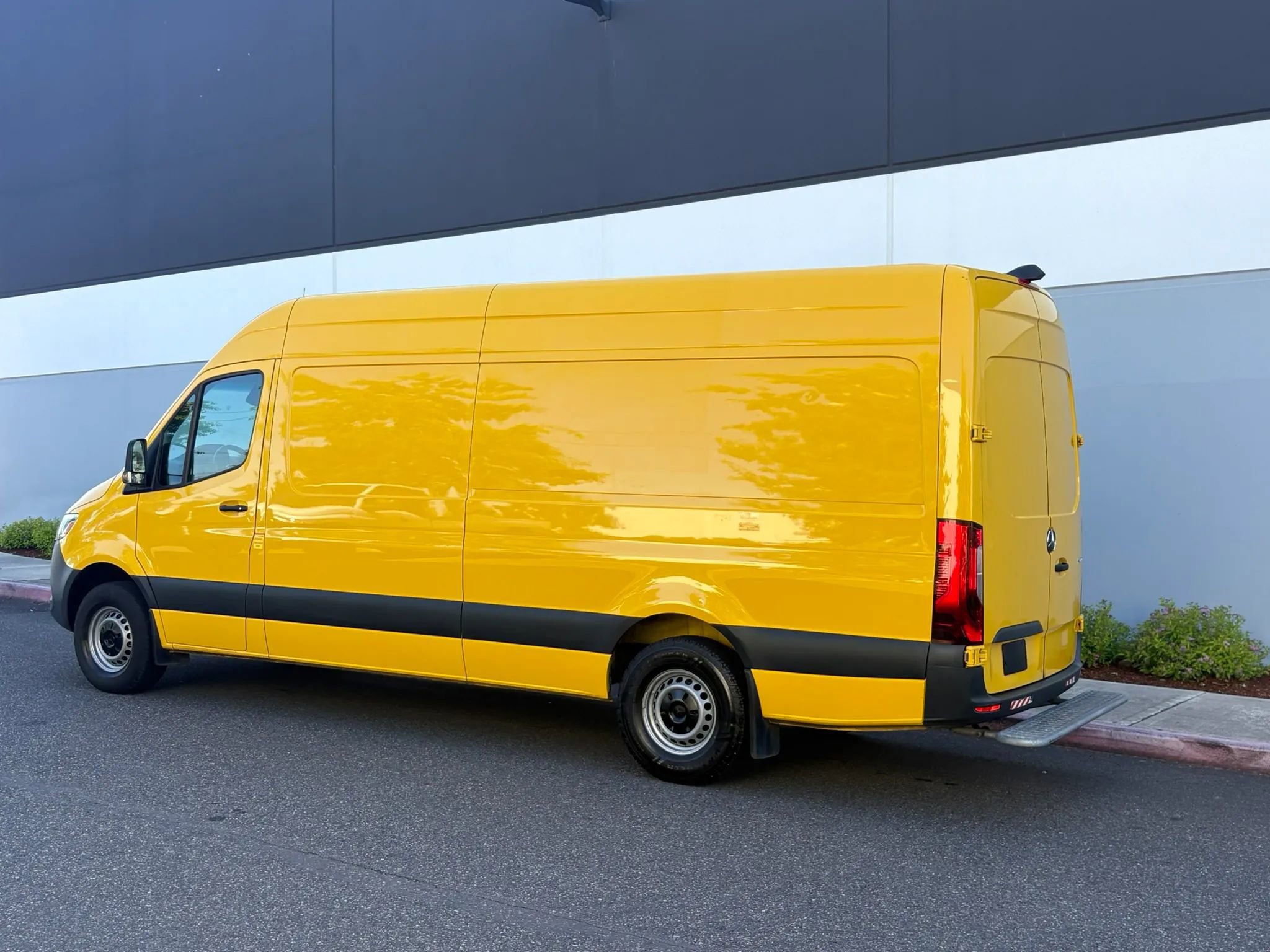 Used 2021 Mercedes-Benz Sprinter 2500 image 4
