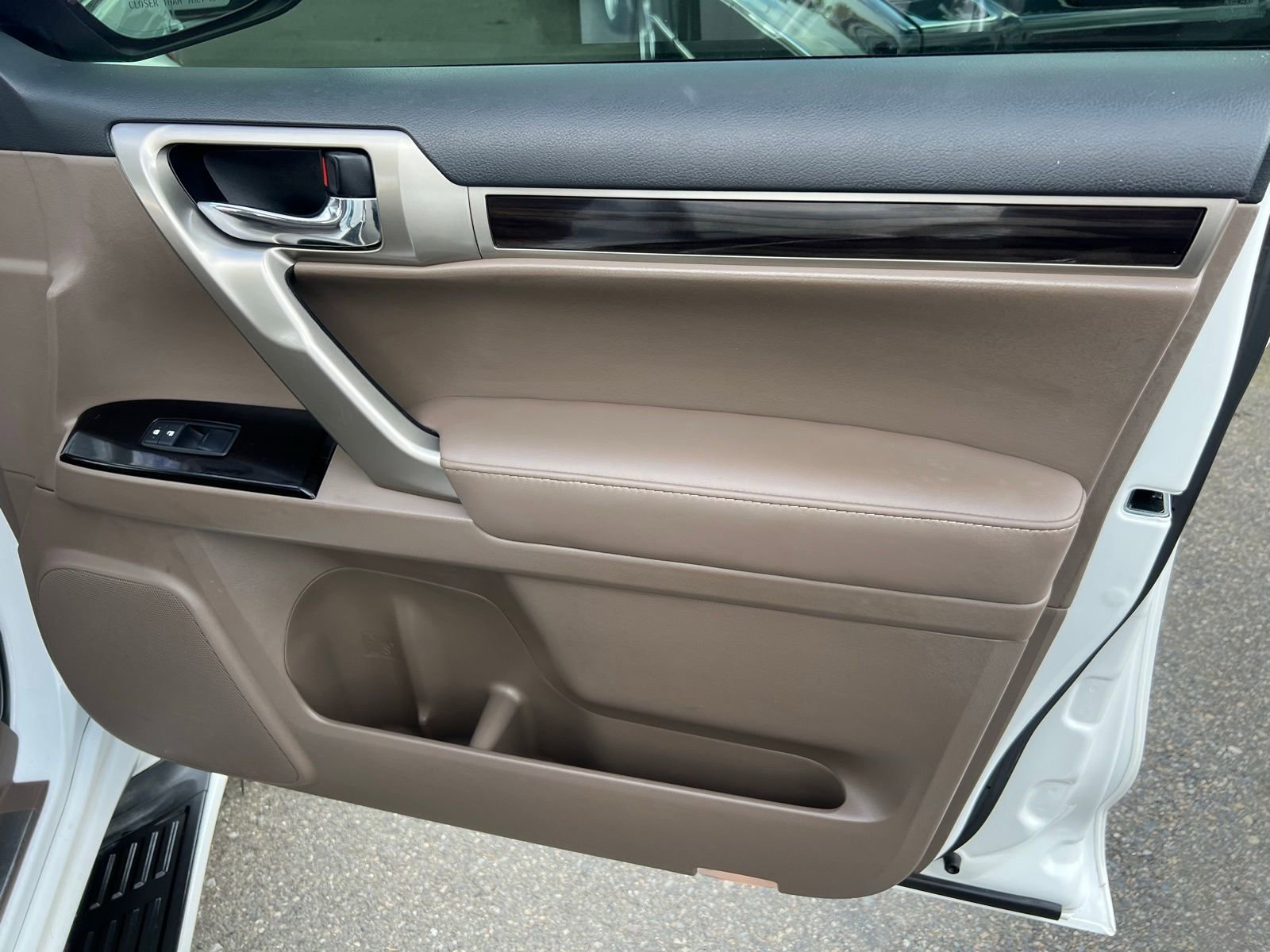 Used 2016 Lexus GX 460 w/ Comfort Package AWD/4WD image 33