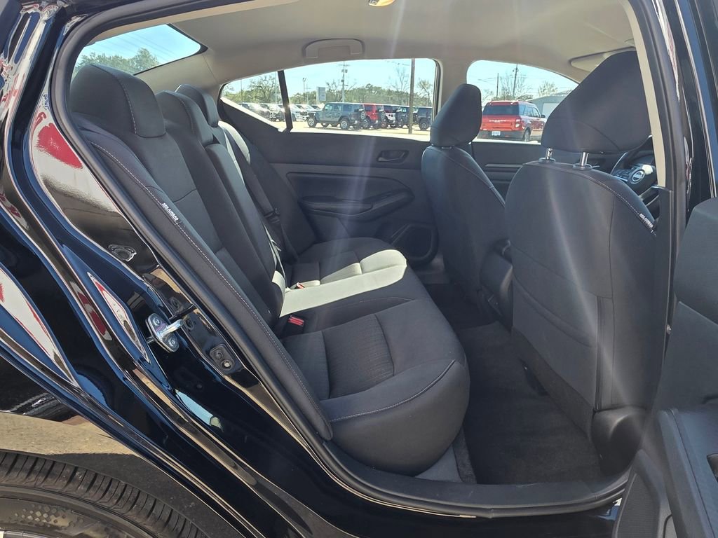 Used 2025 Nissan Altima 2.5 SV image 14