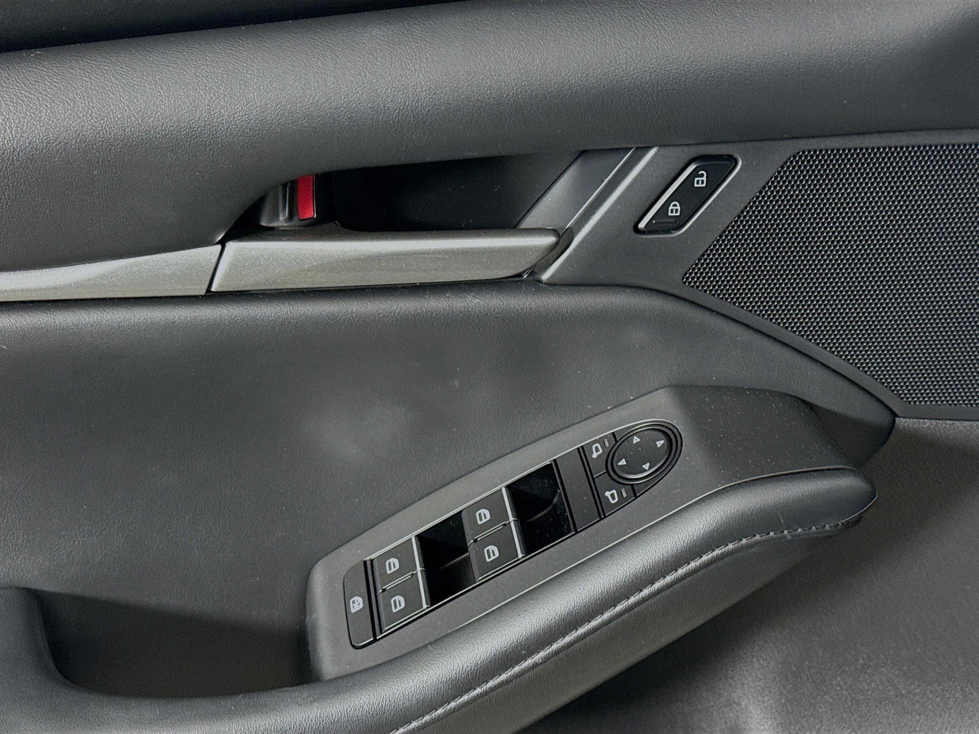 Used 2023 MAZDA MAZDA3 s image 24